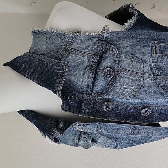 Candie’s Britney Spears Cropped Jean Vest Blue Distressed Denim Button Down Y2K - Picture 10 of 15